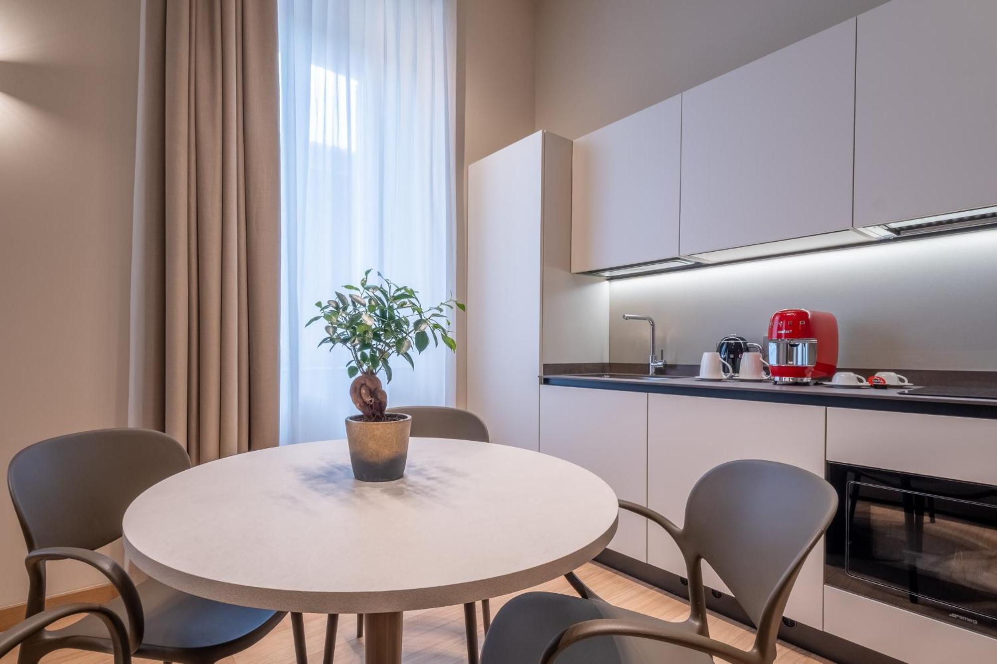 Oriana Homel Milano — Foto 2